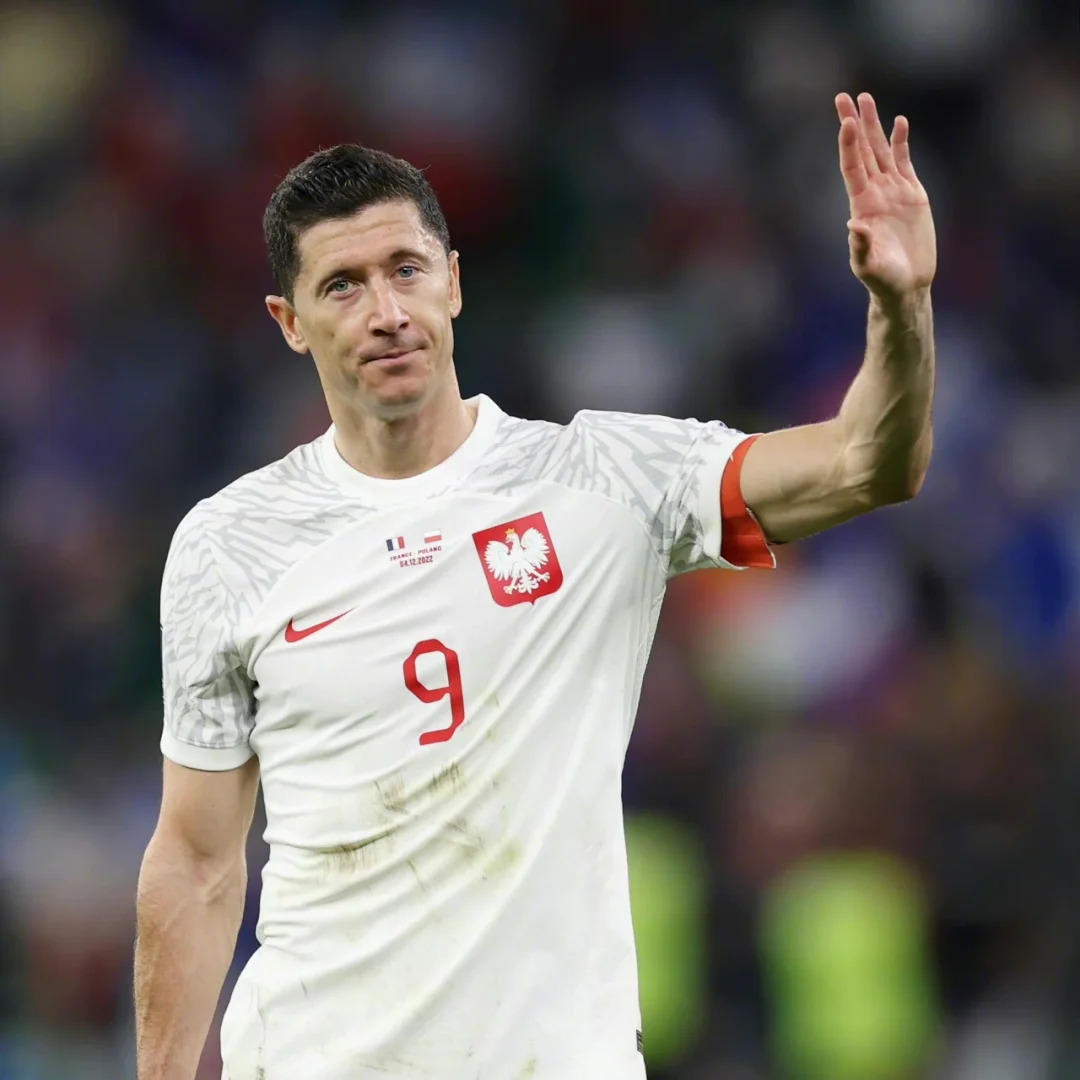 官方网站登录界面-莱万多夫斯基遭遇七持续失利，西班牙队教练压力巨大！观众掌声雷动的简单介绍-官方网站登录界面